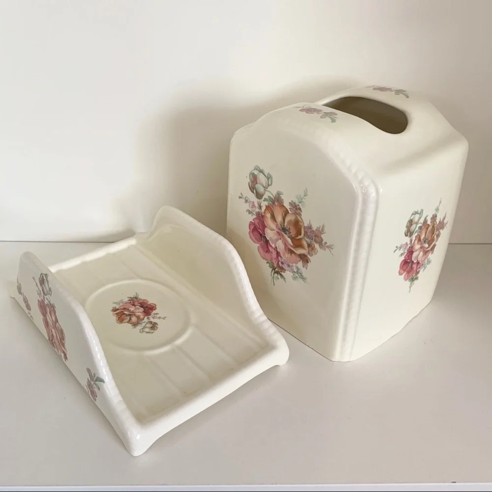 Vintage 60’s bathroom vanity set